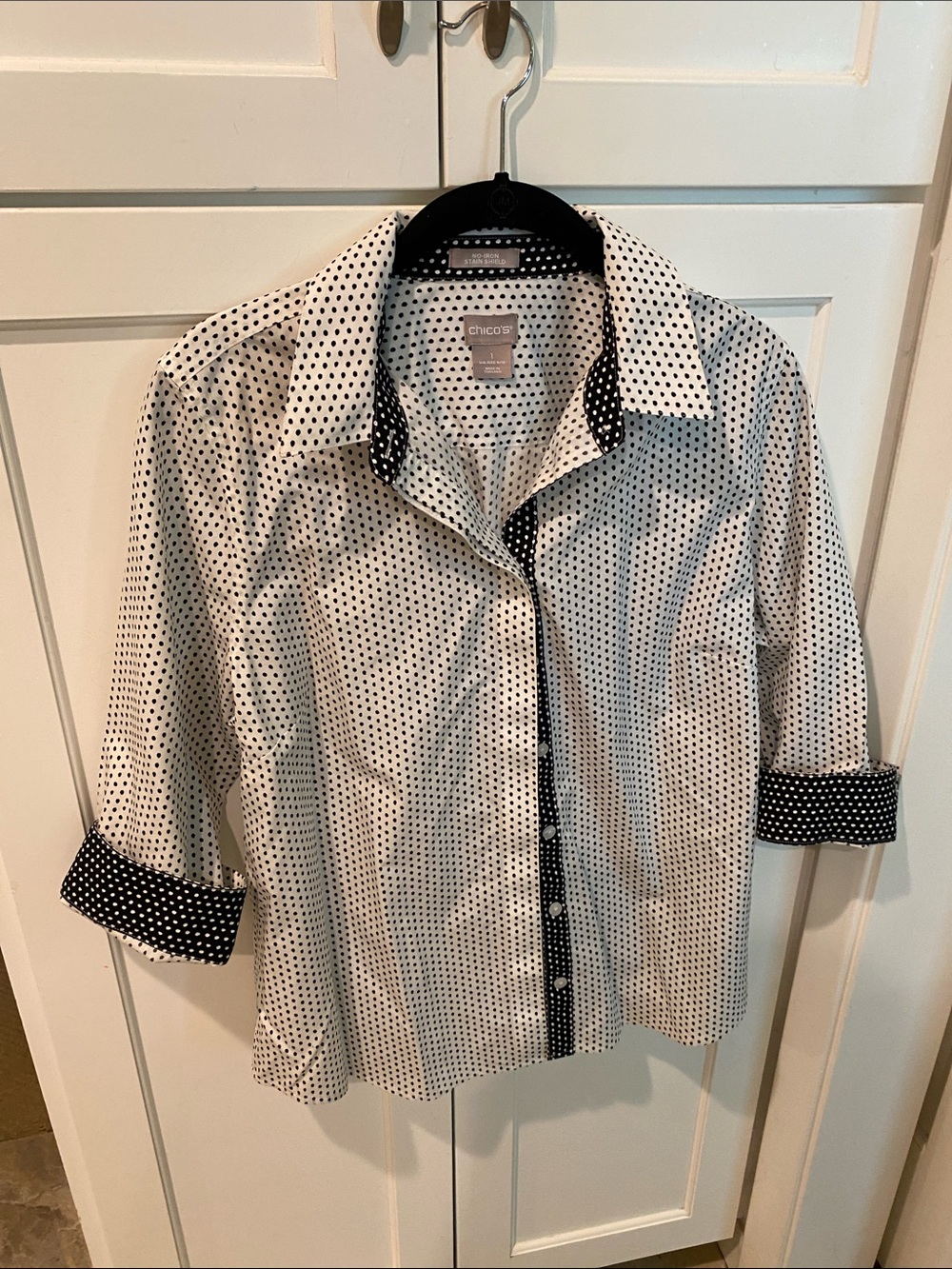Chico's Women’s no iron White Shirt with Black Polka Dots 3/4 sleeve